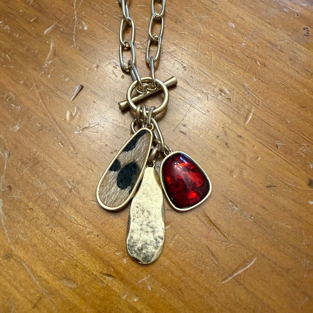 Toggle accent Necklace